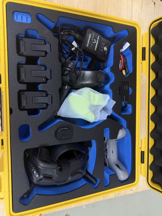 Drona DJI FPV, Full Kit,  Fly-More Kit, Ochelari, Controller, Elici si carcasa de rezerva