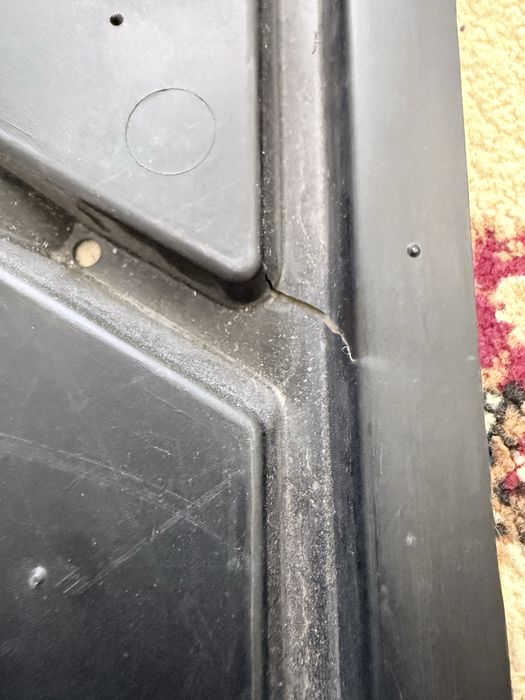 Пластиковая полка  багажника