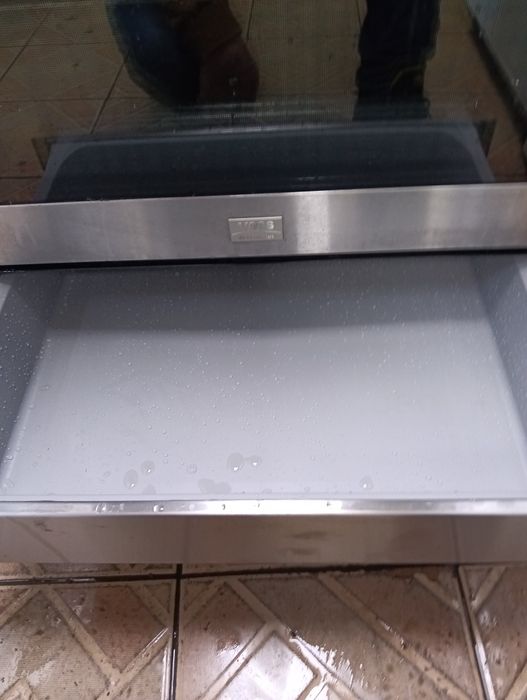 Иноксова  печка с керамичен плот VOSS Electrolux 2 години Гаранциия