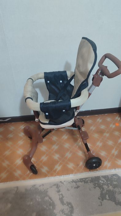 Продам легкую коляску
