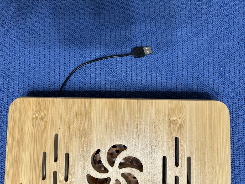 Столик для ноутбука