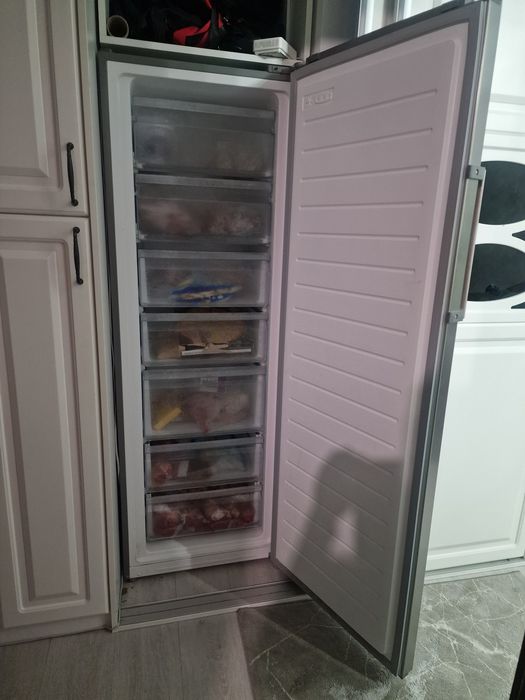 Vând Congelator LDK, 7 sertare, 238 l, 172 cm