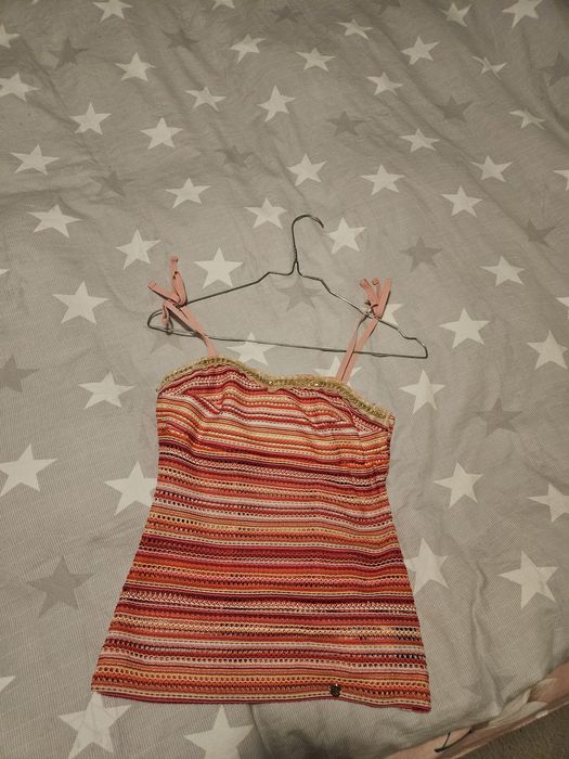 Розов топ с метални елементи