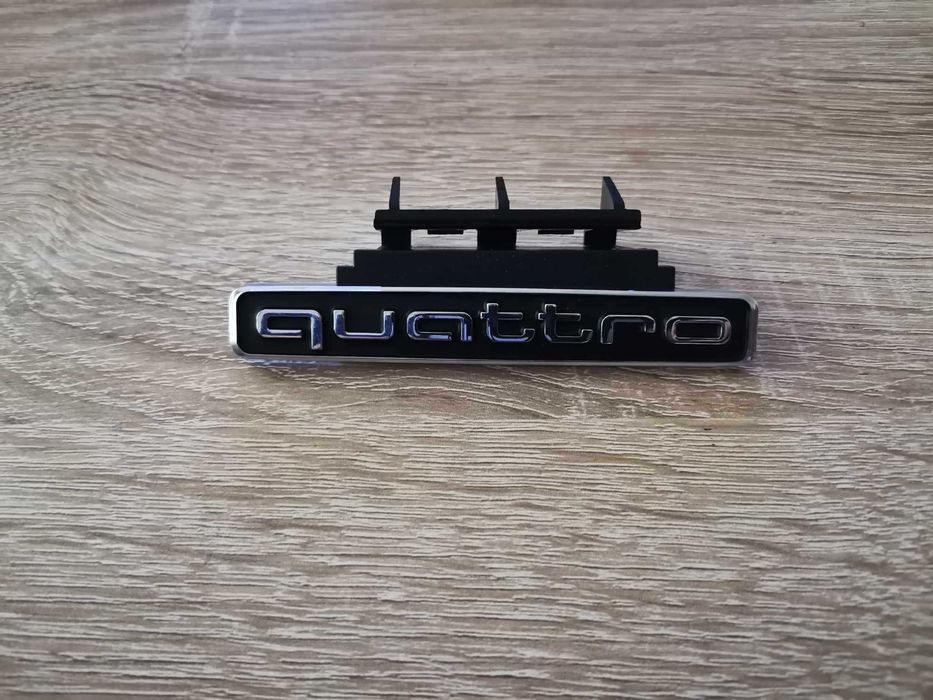 Audi Quattro емблема за решетка сребро