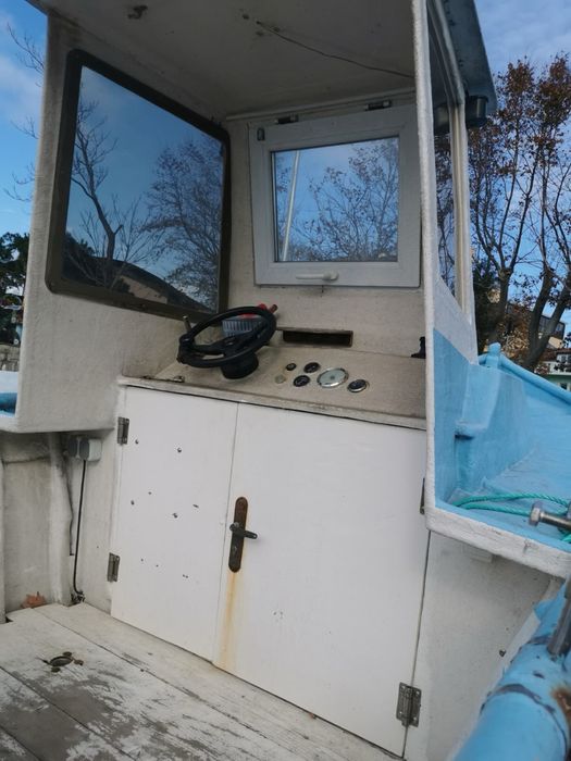 Лодка с лиценс стопански риболов