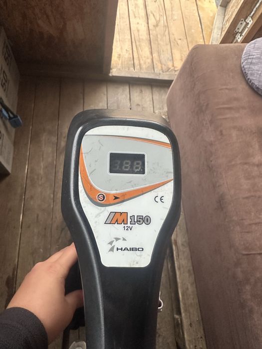 Продам лодки красного цвета