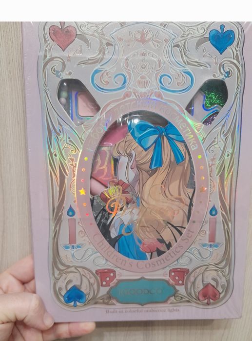 Продам новый детский набор косметика для девочки.