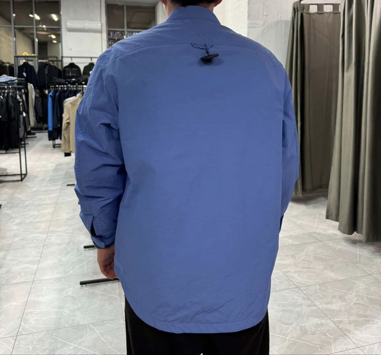 Продам ветровку Tommy Hilfiger