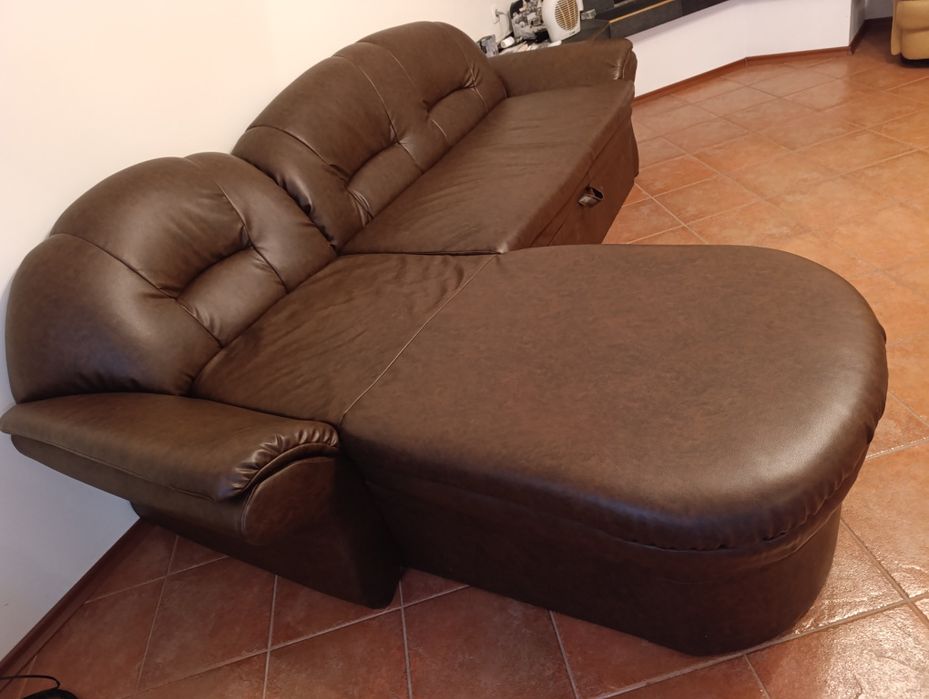 Кожен ъглов диван