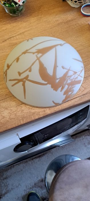 Продавам плафониера