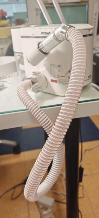 Най-новата комбинирана машина за маникюр и педикюр