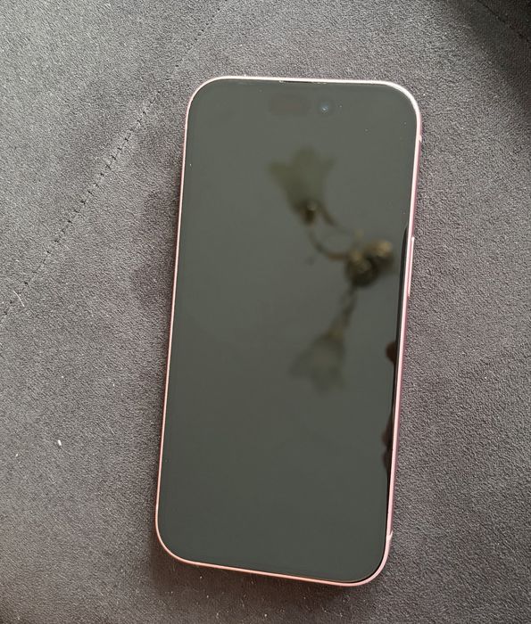 Vand iPhone 15 roz