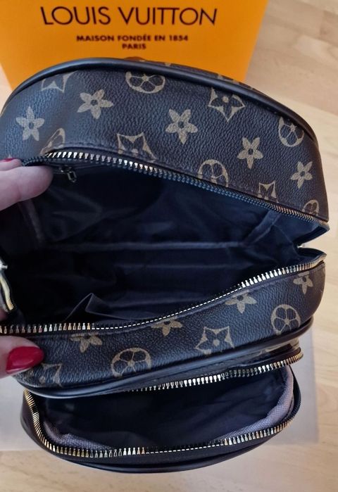 Rucsac LV logo metalic auriu, saculet, etichetă
