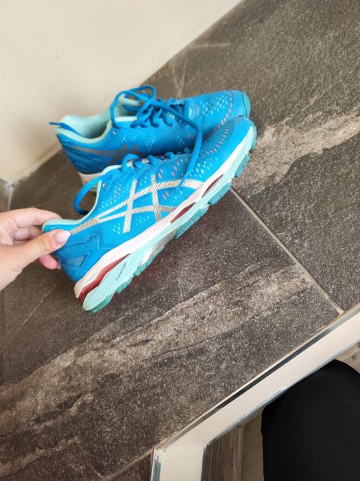 Маратонкии Asics