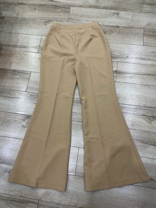 Pantaloni evazati