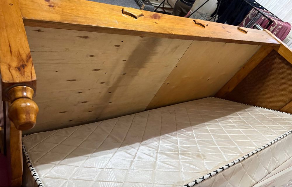 Кровать и матрас вместе