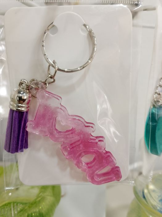 Ръчно изработени бижута и аксесоари от смола