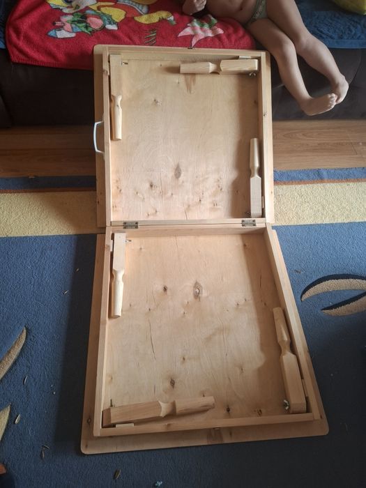 Стол для  сидения  на полу