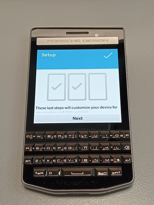 Blackberry Porsche Design P9983 - NOU