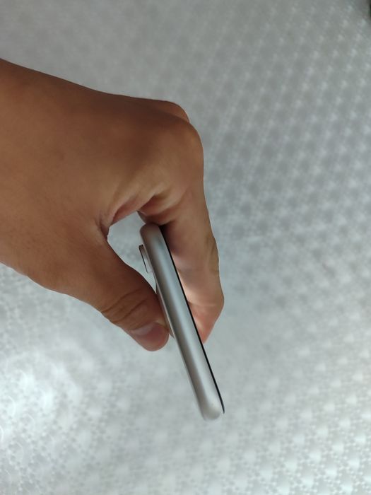 iPhone XR 64GB White