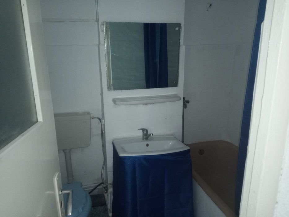 Închiriez ap.2 cam. centru, centrală proprie