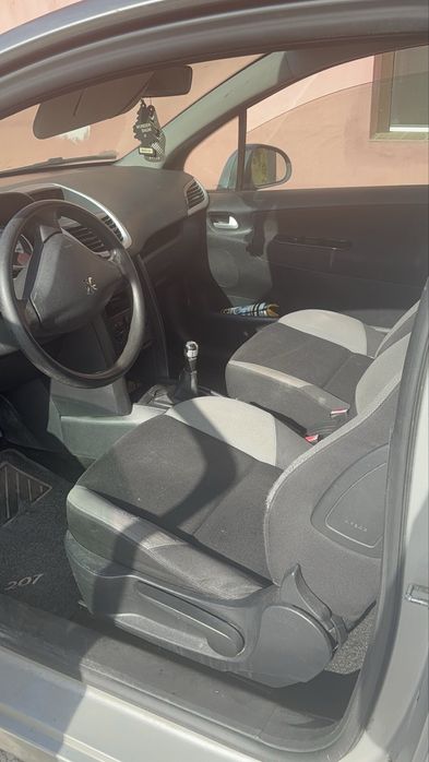 Peugeut 207