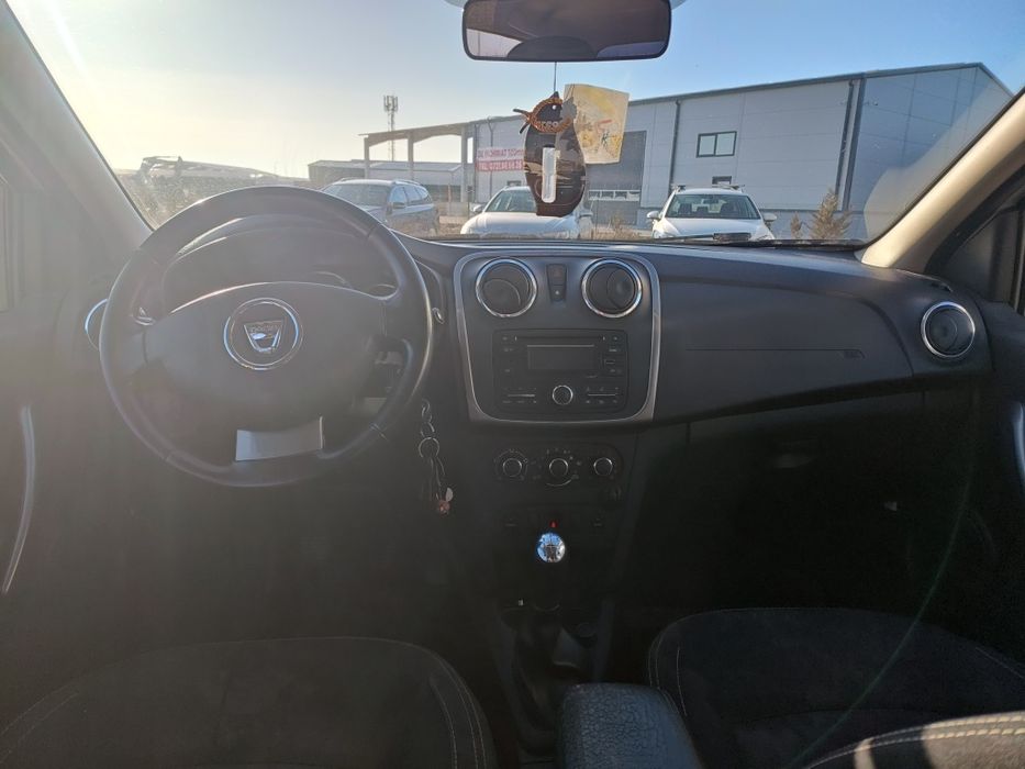 Vând Dacia Logan