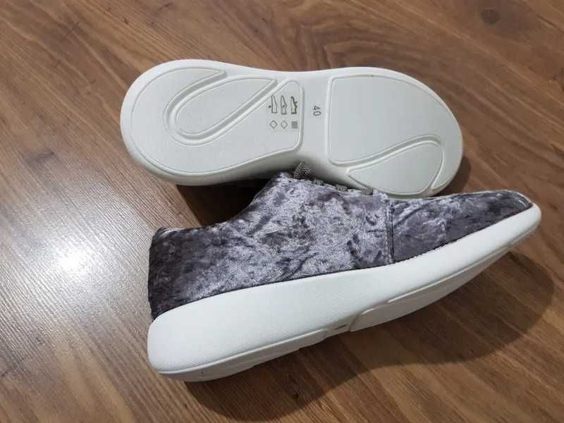 Pantofi sport catifea gri,marimea 39,noi