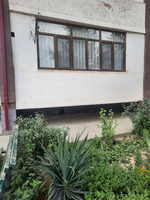 Uy sotiladi. Yangi markaz 19 dom 10 kvartira.