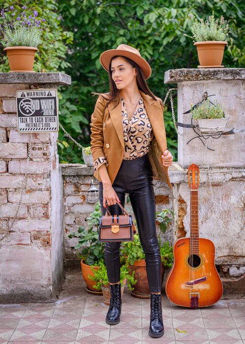 Дамско сако в цвят Camel