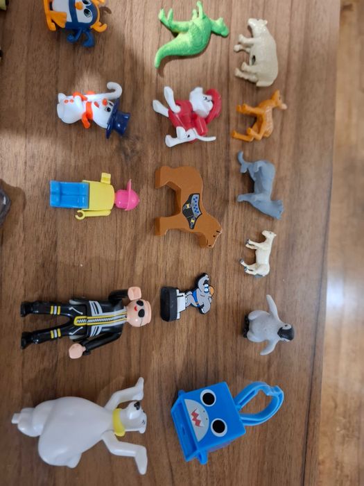 Лот играчки за 9лв, една част Киндер