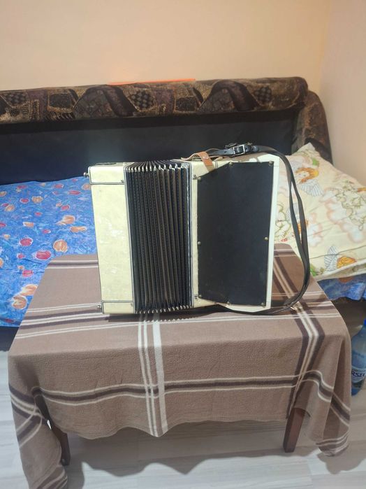 Vând acordeon italian