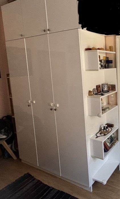 Трикрилен гардероб с надстройка и допълнителен модул