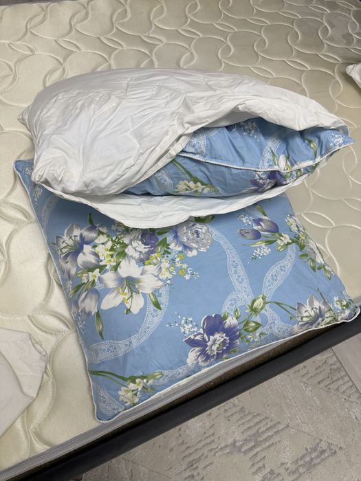 Продам две подушки