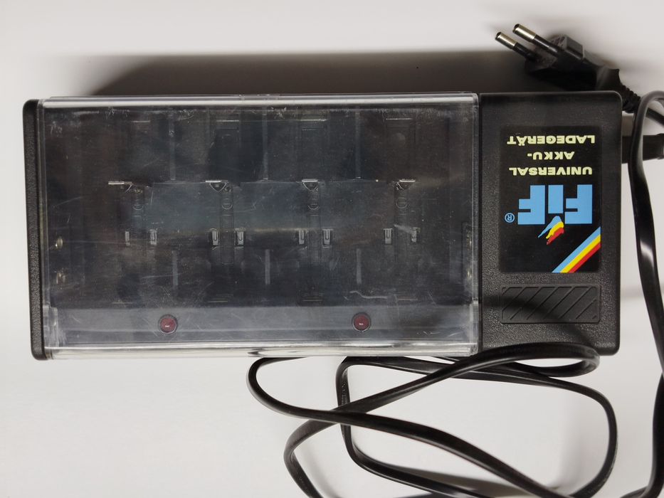 Încărcător universal