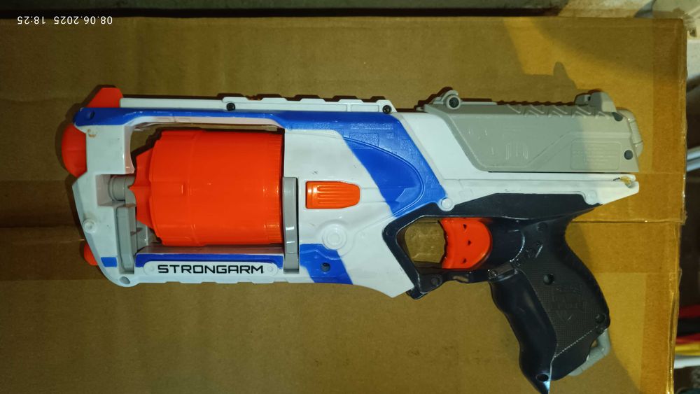 Намалени! Продавам лот от 7 бр. NERF детски пушки и пистолети.