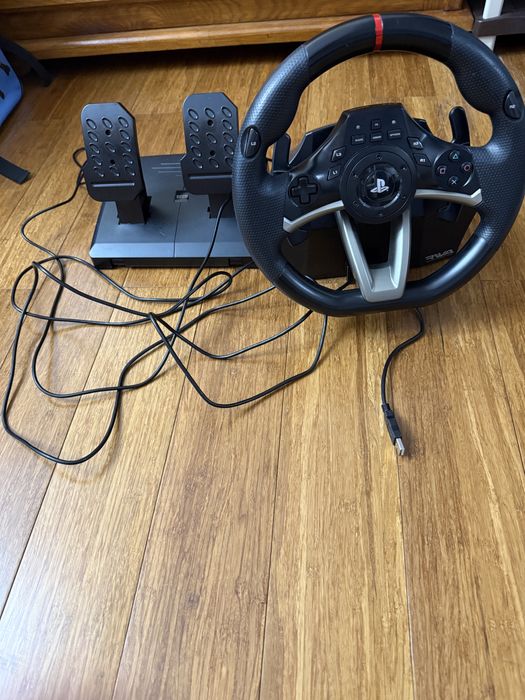Volan Hori Racing Wheel (HRW) pentru PS4/PS3