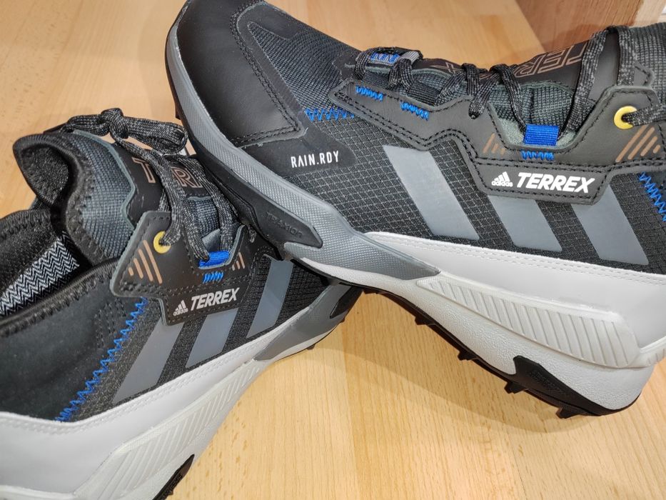 Нови мъжки зимни боти adidas 42