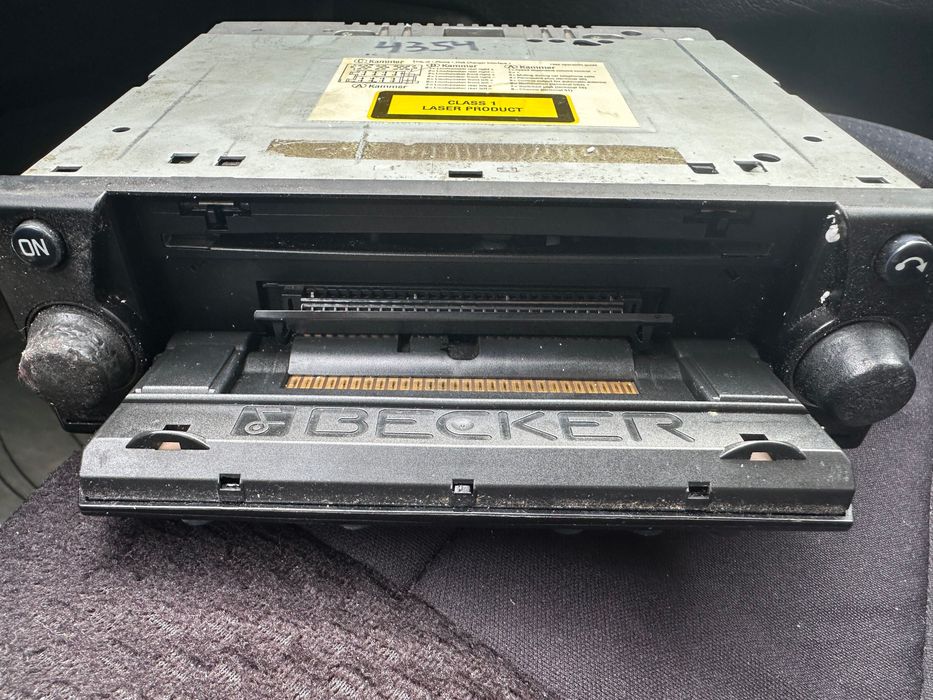 Оригинално радио Продавам аудио плеър Becker MEXICO BE 4337 работещо с код