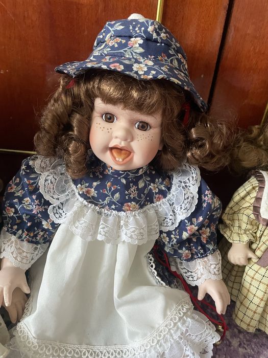 Papusi portelan siperbe pe colectionari