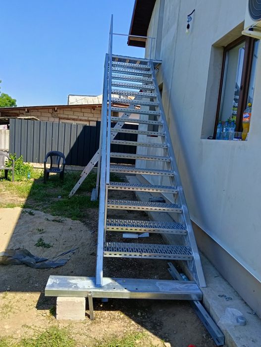Vând scări zincate profesionale