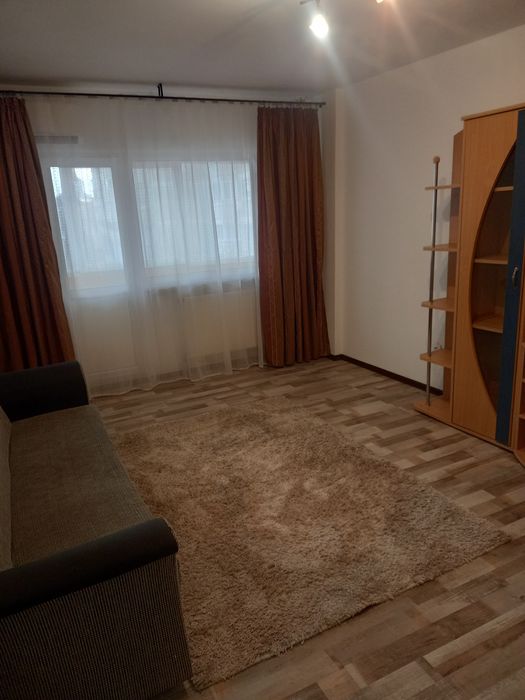 Închiriez apartament