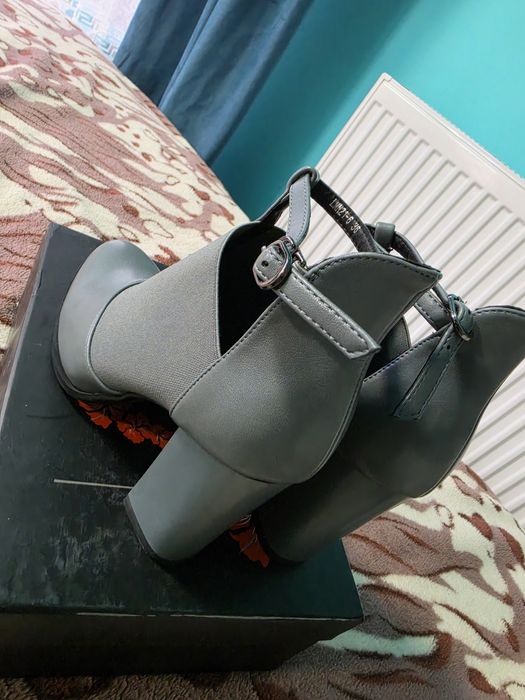 Pantofi cu toc gros damă