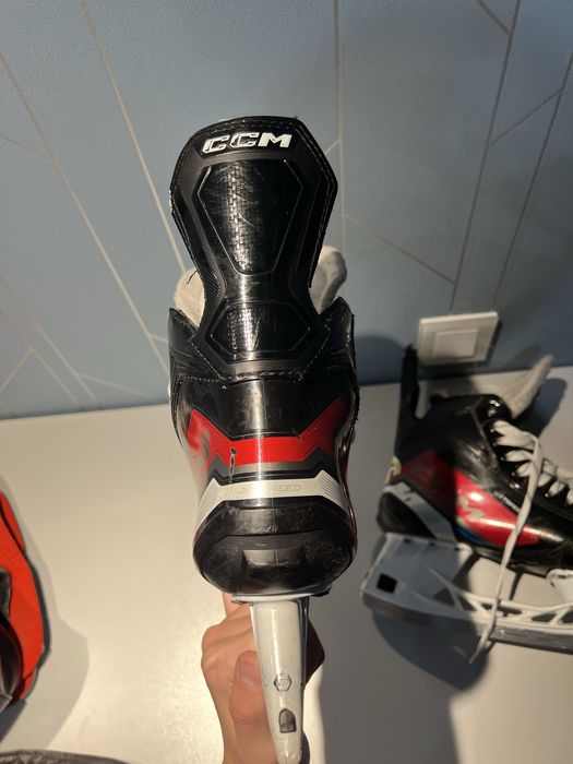Продам Коньки ccm Jetspeed Ft 670