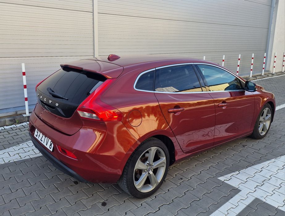 V40, 1.6d, keyless go, clima, cameră, navigatie, jante 17', pilot