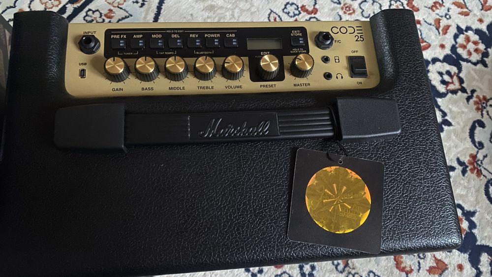 Продается комбоусилитель Marshall code 25