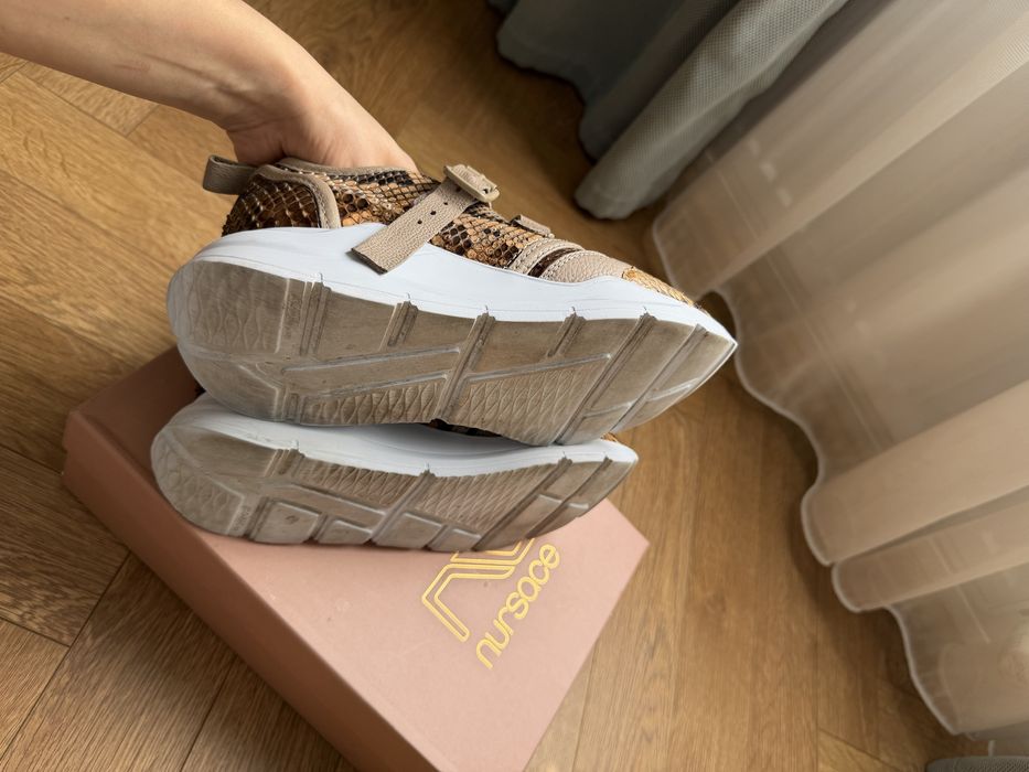 Кроссовки Nursace