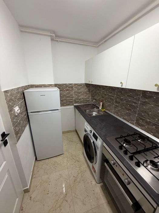 Închiriez garsonieră morarilor proprietar