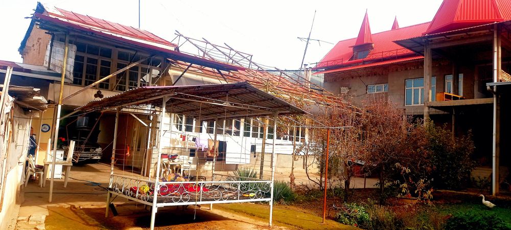 12.95 сот. Алмазар. район 5 жилых+ трёх этажная недостроенная новостро