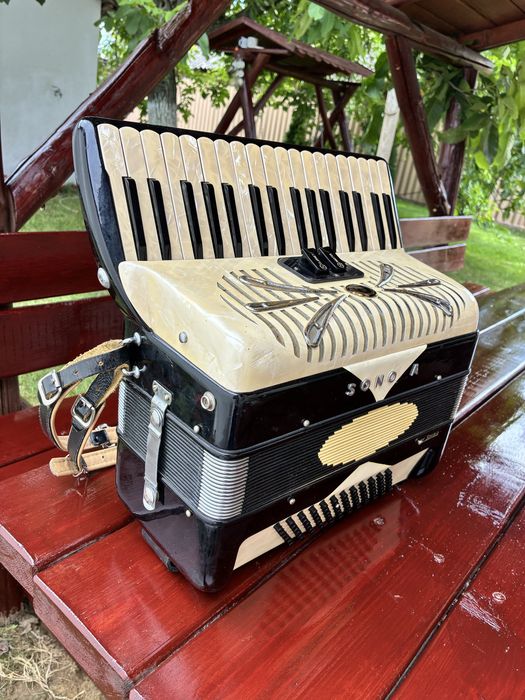 Acordeon italian Sonola Guerrini cu 72 de basi
